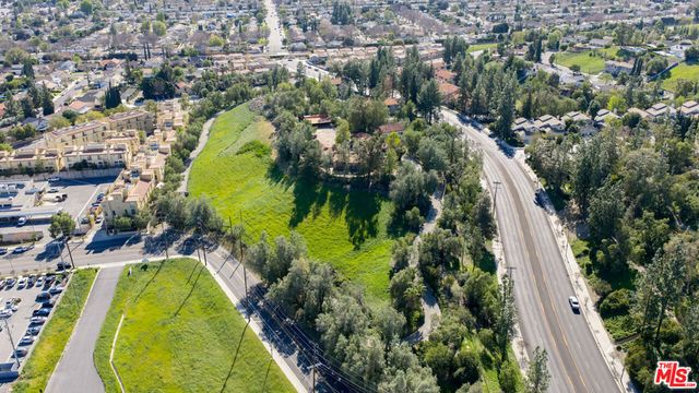 7210 Woodlake Avenue, West Hills, CA 91307