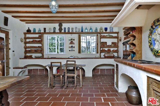 7210 Woodlake Avenue, West Hills, CA 91307