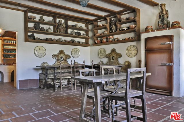 7210 Woodlake Avenue, West Hills, CA 91307