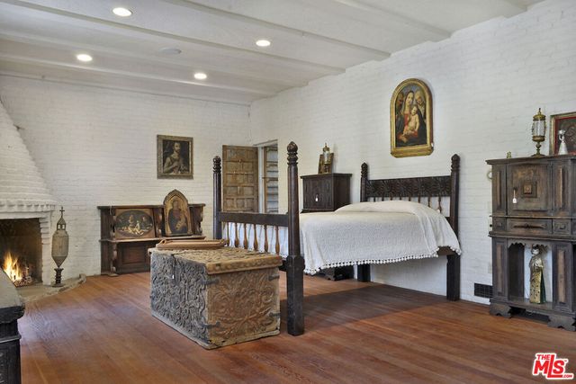 7210 Woodlake Avenue, West Hills, CA 91307