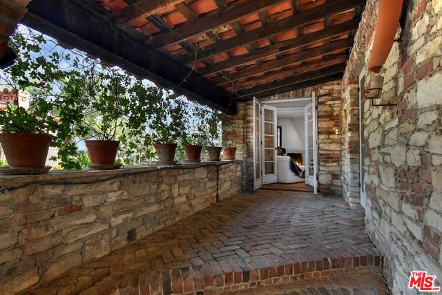 7210 Woodlake Avenue, West Hills, CA 91307