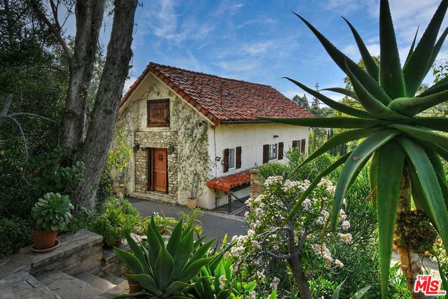 7210 Woodlake Avenue, West Hills, CA 91307