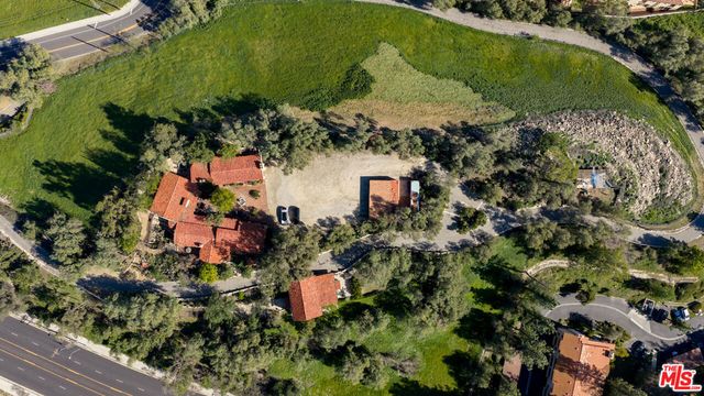 7210 Woodlake Avenue, West Hills, CA 91307