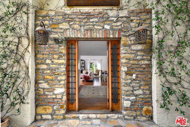 7210 Woodlake Avenue, West Hills, CA 91307