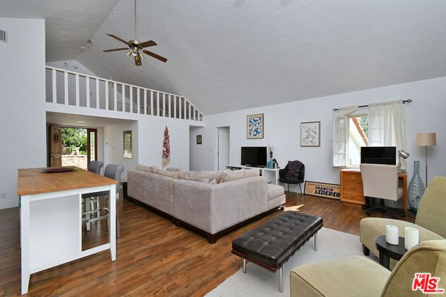 7210 Woodlake Avenue, West Hills, CA 91307