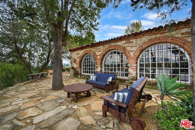 7210 Woodlake Avenue, West Hills, CA 91307