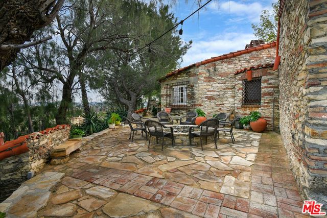 7210 Woodlake Avenue, West Hills, CA 91307