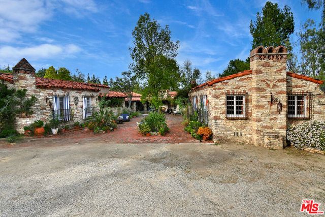 7210 Woodlake Avenue, West Hills, CA 91307