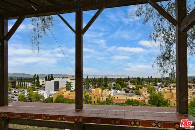 7210 Woodlake Avenue, West Hills, CA 91307