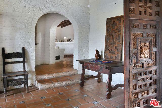 7210 Woodlake Avenue, West Hills, CA 91307