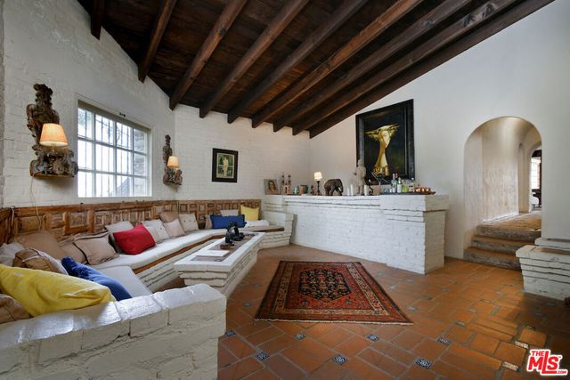 7210 Woodlake Avenue, West Hills, CA 91307