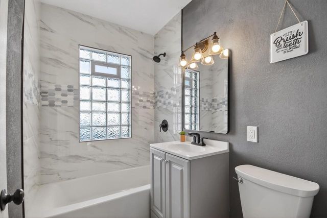 3815 N Vel R Phillips AVENUE, Milwaukee, WI 53212