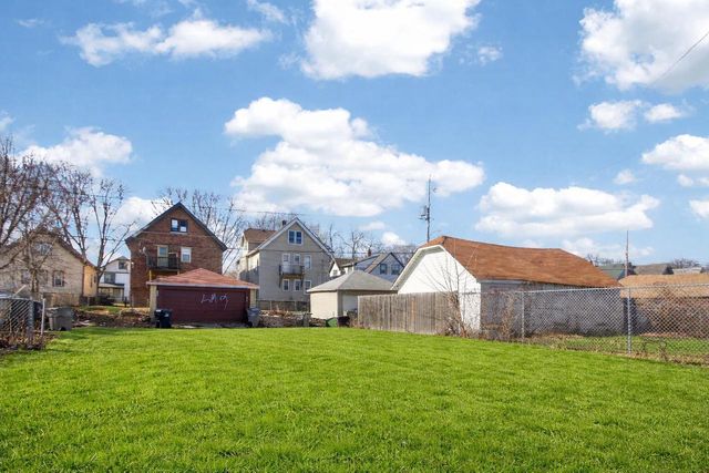 3815 N Vel R Phillips AVENUE, Milwaukee, WI 53212