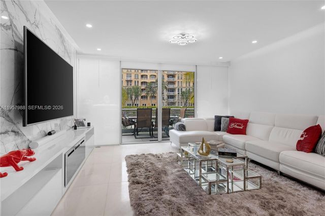 2950 NE 188th St 122, Aventura, FL 33180