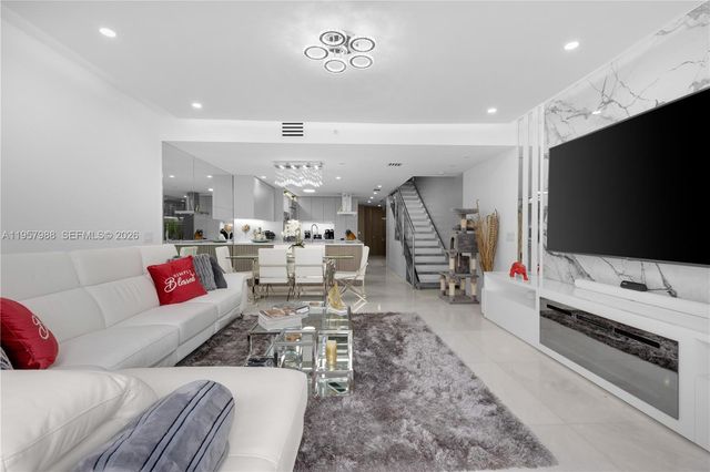 2950 NE 188th St 122, Aventura, FL 33180