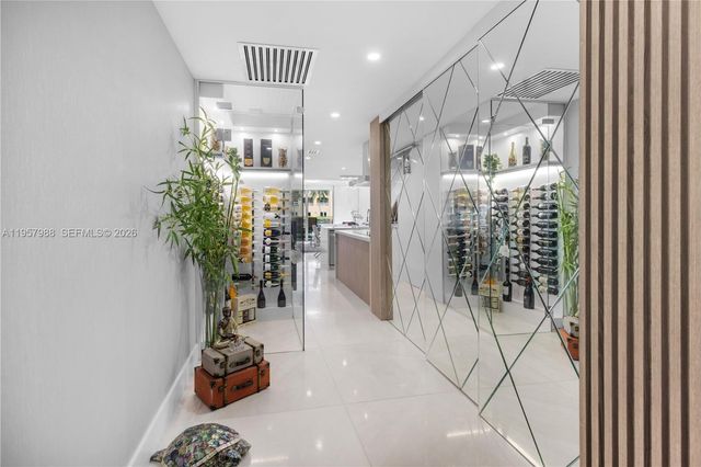 2950 NE 188th St 122, Aventura, FL 33180