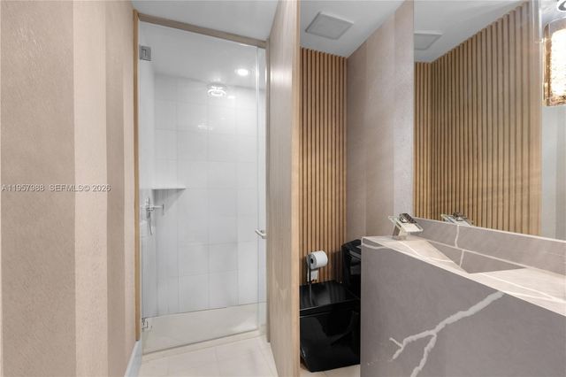 2950 NE 188th St 122, Aventura, FL 33180