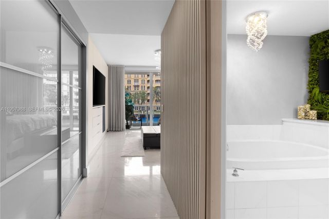 2950 NE 188th St 122, Aventura, FL 33180