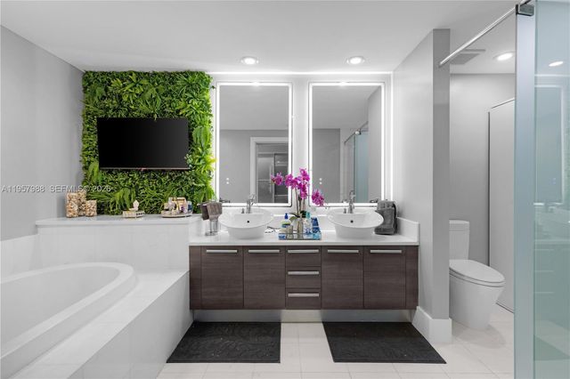 2950 NE 188th St 122, Aventura, FL 33180