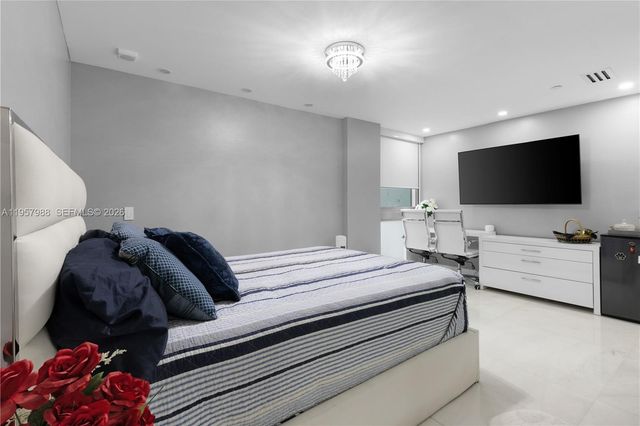 2950 NE 188th St 122, Aventura, FL 33180