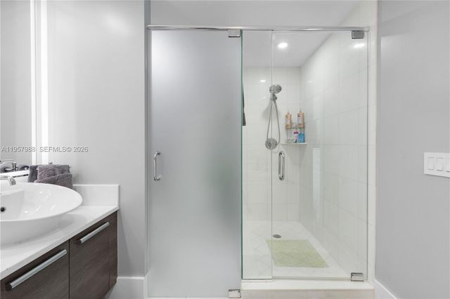 2950 NE 188th St 122, Aventura, FL 33180