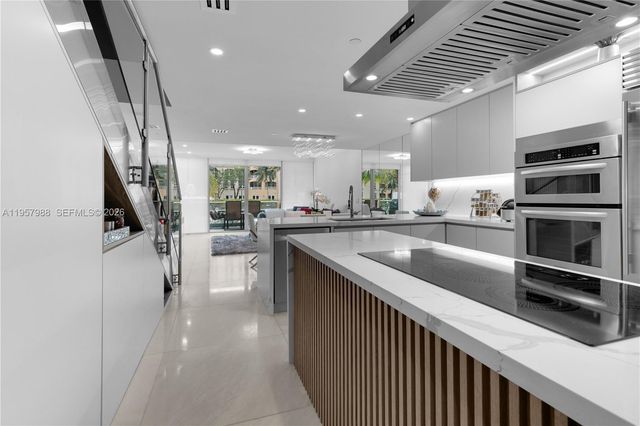 2950 NE 188th St 122, Aventura, FL 33180