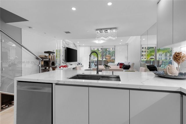 2950 NE 188th St 122, Aventura, FL 33180