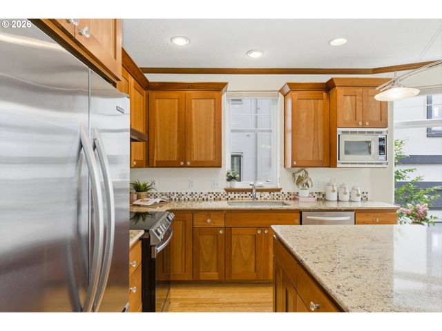 123 3RD St, Lake Oswego, OR 97034