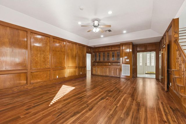 14819 Walbrook Drive, Sugar Land, TX 77498