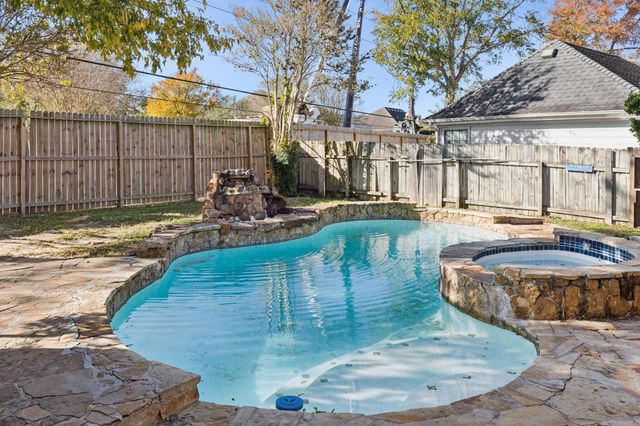 14819 Walbrook Drive, Sugar Land, TX 77498