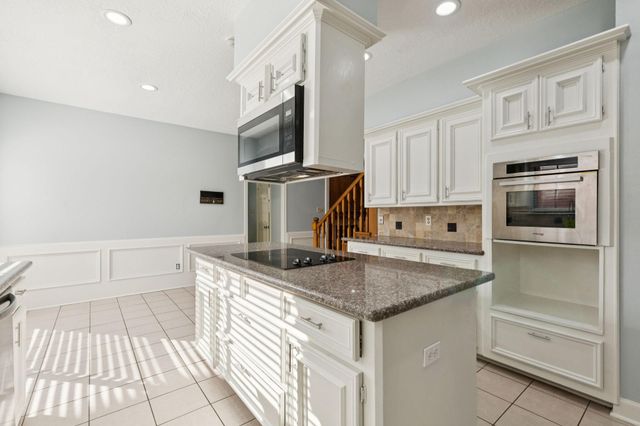14819 Walbrook Drive, Sugar Land, TX 77498