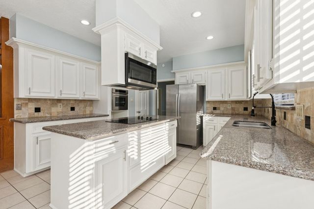 14819 Walbrook Drive, Sugar Land, TX 77498