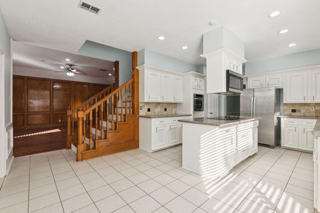 14819 Walbrook Drive, Sugar Land, TX 77498