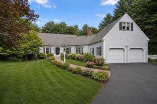 25 Clearwater Dr, Westwood, MA 02090