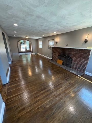 30 Linden Ter, Lynn, MA 01902