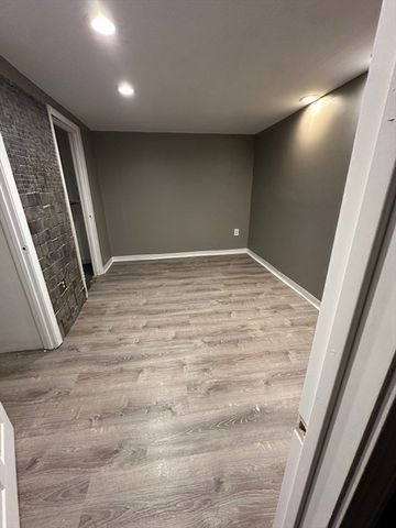 30 Linden Ter, Lynn, MA 01902