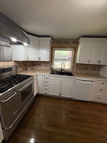 30 Linden Ter, Lynn, MA 01902
