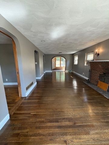 30 Linden Ter, Lynn, MA 01902