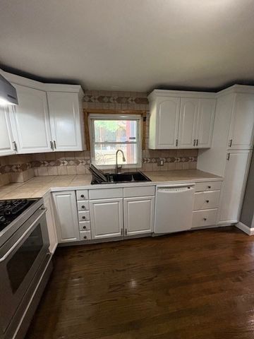 30 Linden Ter, Lynn, MA 01902