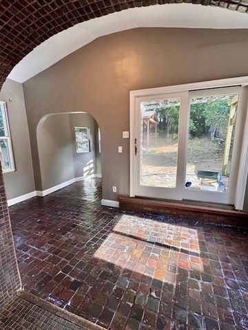 30 Linden Ter, Lynn, MA 01902