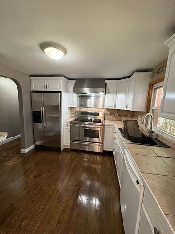 30 Linden Ter, Lynn, MA 01902