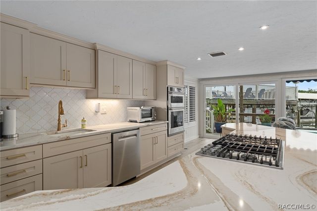 5475 S Island Drive, Homosassa, FL 34448