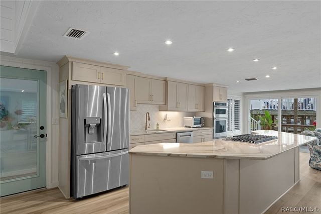 5475 S Island Drive, Homosassa, FL 34448