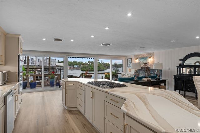 5475 S Island Drive, Homosassa, FL 34448