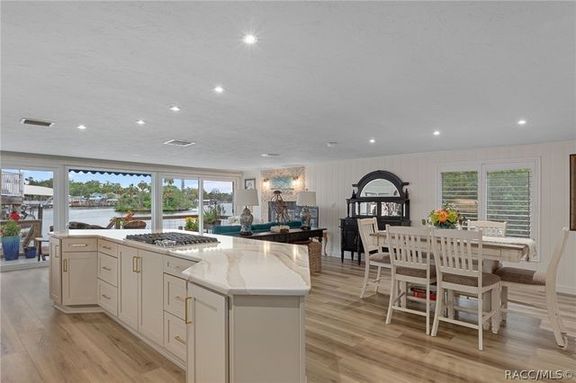 5475 S Island Drive, Homosassa, FL 34448