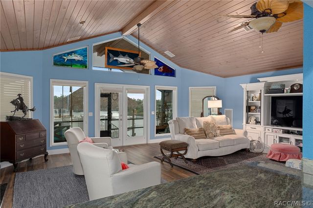 5475 S Island Drive, Homosassa, FL 34448