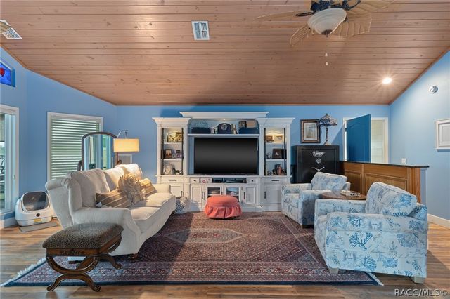 5475 S Island Drive, Homosassa, FL 34448