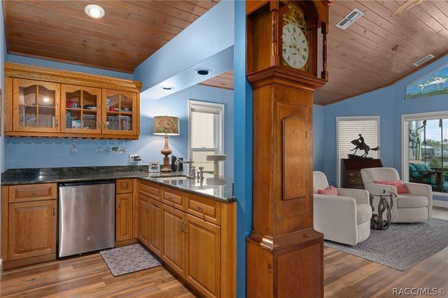 5475 S Island Drive, Homosassa, FL 34448