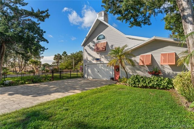 5475 S Island Drive, Homosassa, FL 34448
