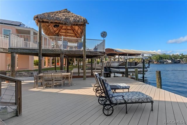 5475 S Island Drive, Homosassa, FL 34448